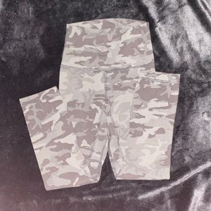 lulu leggings size 2. inseam 25